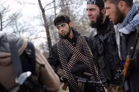 Chiến binh của tổ chức al-Nusra Front hoặc Jabhat al-Nusra, chi nhánh Al-Qaeda ở Syria