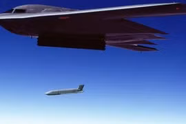 B2 Spirit thử nghiệm phóng tên lửa tàng hình AGM-158A (JASSM-ER). Ảnh The Drive.