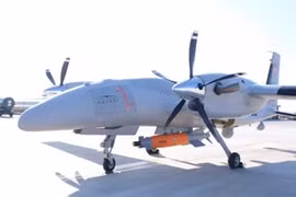 Máy bay không người lái hạng nặng thử nghiệm bom gắn GOKCE. Ảnh video Ukrainian Military YouTube.