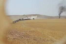 Đoàn xe tăng Thổ Nhĩ Kỳ tiến vào lãnh thổ Syria