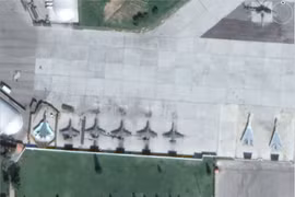 Máy bay tiêm kich tàng hình Su-57 trên sân bay Khmeimim.
