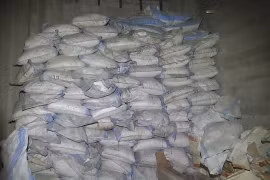 Các túi chất hóa học hexamine voiiws số lượng lớn ở Douma. Anh mimh họa video Ruptly