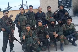 Nhóm binh sĩ quân đội Syria, bảo vệ sân bay Kweires