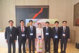 Các thành viên trong đoàn Việt Nam tham dự kì thi Olympic Vật lí Quốc tế 2015.