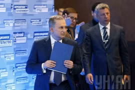 Ông Boris Kolesnikov (người đi đầu) trở thành Thủ tướng của chính phủ bóng tối ở Ukraine.