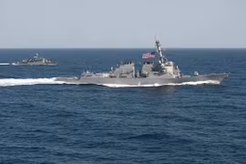 Khu trục hạm Mỹ USS Lassen thực hiện sứ mệnh "tự do hàng hải" trên Biển Đông