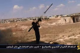 Chiến binh Jabhat Al-Nusra sử dụng tên lửa MANPAD QW-1 do Trung Quốc sản xuất ở Syria