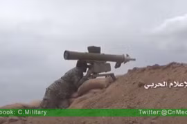BInh sĩ quân đội Syria sử dụng tên lửa ATGM - ảnh minh họa video