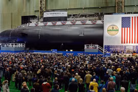 Lễ hạ thủy tàu ngầm nguyên tử Delaware (SSN791) của Hải quân Mỹ. Ảnh: Wavy.com.