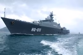 Tầu hộ vệ tên lửa Đinh Tiên Hoàng.