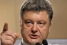 "Đó là một khoản hối lộ", ông Poroshenko trả lời phỏng vấn Bloomberg tại Kiev. 