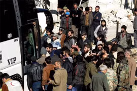 Cuộc di tản chiến binh và dân thường lớn ở Syria