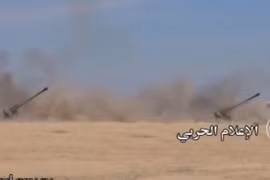 Pháo binh quân đội Syria gầm thét trên chiến trường sa mạc tỉnh Homs