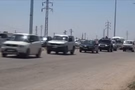 Dường quôc lộ Homs - Hama đã thông tuyến cho người dân. Ảnh minh họa video Ruptly