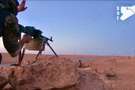Binh sĩ người Kurd trên đường tấn công vào sân bay quân sự Tabqa thuộc tỉnh Raqqa