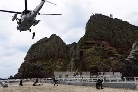 Hàn Quốc tập trận trên quần đảo tranh chấp Dokdo tháng 10/2013. Ảnh: Yonhap/TTXVN 