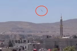Không quân Syria ném bom vào trận địa phòng ngự của FSA ở Darayya