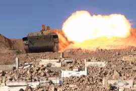 Xe tăng Syria nhả đạn trên chiến trường Aleppo