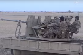 Chiến binh người Kurd trên sa mạc tỉnh Hasakah. Ảnh minh họa Masdar News