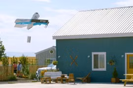 UAV giao hàng của Amazon sẽ thả gói hàng ở độ cao 3m xuống cho khách hàng. Ảnh CNBC