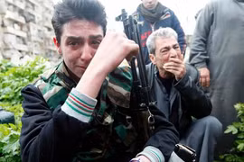 Nóng: Hàng trăm chiến binh khủng bố đầu hàng quân đội Syria 