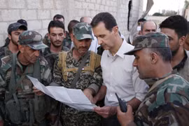 Tổng thống Syria Al-Assad xem sơ đồ trận tuyến Đông Ghouta