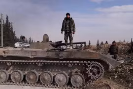 Một sĩ quan chỉ huy của lực lượng Tiger trên chiến trường Aleppo