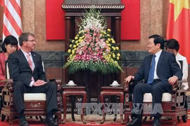 Chủ tịch nước Trương Tấn Sang tiếp Bộ trưởng Quốc phòng Hoa Kỳ Ashton Carter. Ảnh: Nguyễn Khang – TTXVN