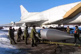 Ben máy bay Tu-22M3