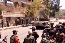 Dòng vũ khí tiếp viện cho lực lượng nổi dậy từ nước ngoài đổ vào tỉnh Dara’a Syria 