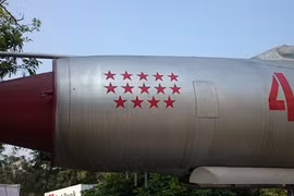 Mig 21 số hiệu 4324 được 9 người lái và có đến 8 người đã được phong tặng danh hiệu Anh hùng Lực lượng Vũ trang Nhân dân