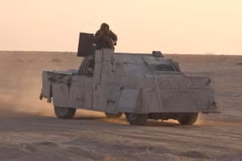 Xe chiến đấu và đánh bom tự sát của IS trên chiến trường Deir Ezzor. Ảnh South Front