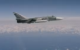Máy bay ném bom Su-24 Nga bay trên biển Đen