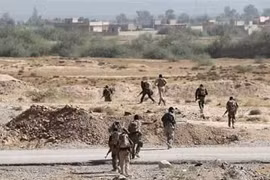 Hàng trăm tay súng chạy sang nhóm đối lập Faylaq al-Sham, nguy cơ thay đổi mầu cờ IS