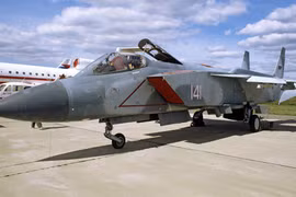 Tiêm kích phản lực hạ cánh thẳng đứng Yak-141. Ảnh minh họa RIA. Novosti