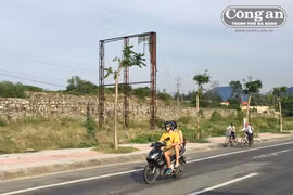 Sau 11 năm được cấp phép, DA Khu du lịch Xanh Lăng Cô chỉ xây dựng bức tường.