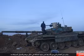 xe tăng T-72 do IS chiếm được