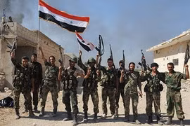Binh sĩ quân đội Syria giải phóng một ngôi làng ở Hama