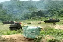 Hải quân đánh bộ Việt Nam diễn tập đổ bộ bắn đạn thật