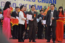 Có 59 người được trao giấy chứng nhận đạt tiêu chuẩnchức danh giáo sư năm 2014. (Ảnh: Văn Chung)