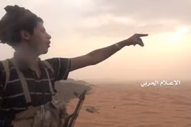 Binh sĩ Houthi tiến công lien minh quân sự do Ả rập Xê út dẫn đầu. Ảnh minh họa Masdar News