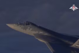 Tiêm kích Su-57 trên chiến trường Syria, ảnh minh họa video Bộ Quốc phòng Nga.