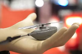 UAV siêu nhỏ Black Hornet: ‘Đồ chơi’ mới của lính thủy đánh bộ Mỹ