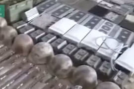 Kho vũ khí khổng lồ của lực lượng Hồi giáo cực đoan ở Douma.Ảnh minh họa video.