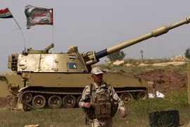 Pháo binh quân đội Iraq trên chiến trường thị trấn Tal - Afar - ảnh Masdar News