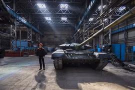 Xe tăng T-90 trong nhà xưởng lắp ráp
