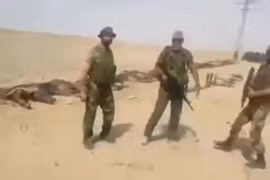 Thiếu tướng Issam Zahreddine kiểm tra kết quả trận chiến trên chiến trường Deir ez Zor