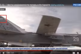 Chiếc Su-24 trên sân bay, mang số hiệu 29 hoàn toàn nguyên ven đang lăn bánh thực hiện nhiệm vụ ở Syria - ảnh Russian 24