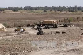 Xe quân sự quân đội Iraq đóng tại làng al-Karma, gần thành phố Fallujah, phía tây Baghdad ngày 14/4. Ảnh: AFP/TTXVN