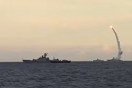 Chiến hạm Nga phóng tên lửa hành trình Kaliber - NK